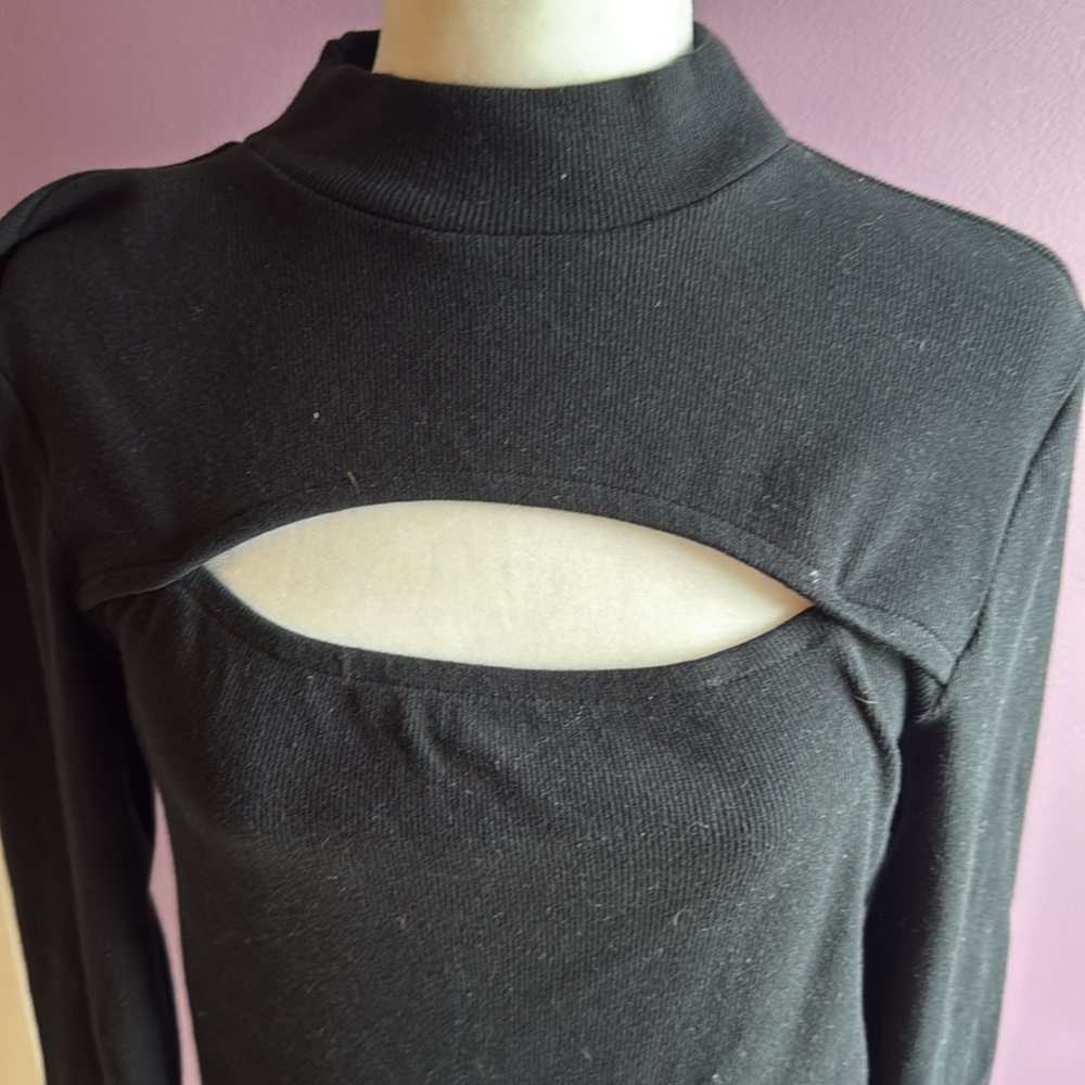 Gap GAP Black Cut Out Long Sleeve Top blouse Short size large - Picture 3 of 5